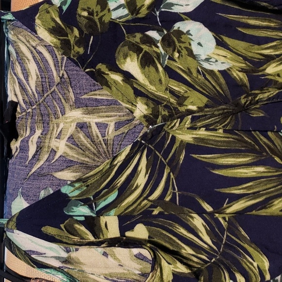 E&M Navy Tropical Leaf Print Spaghetti Strap Romper with Ruffled Hems Size L - Picture 3 of 9